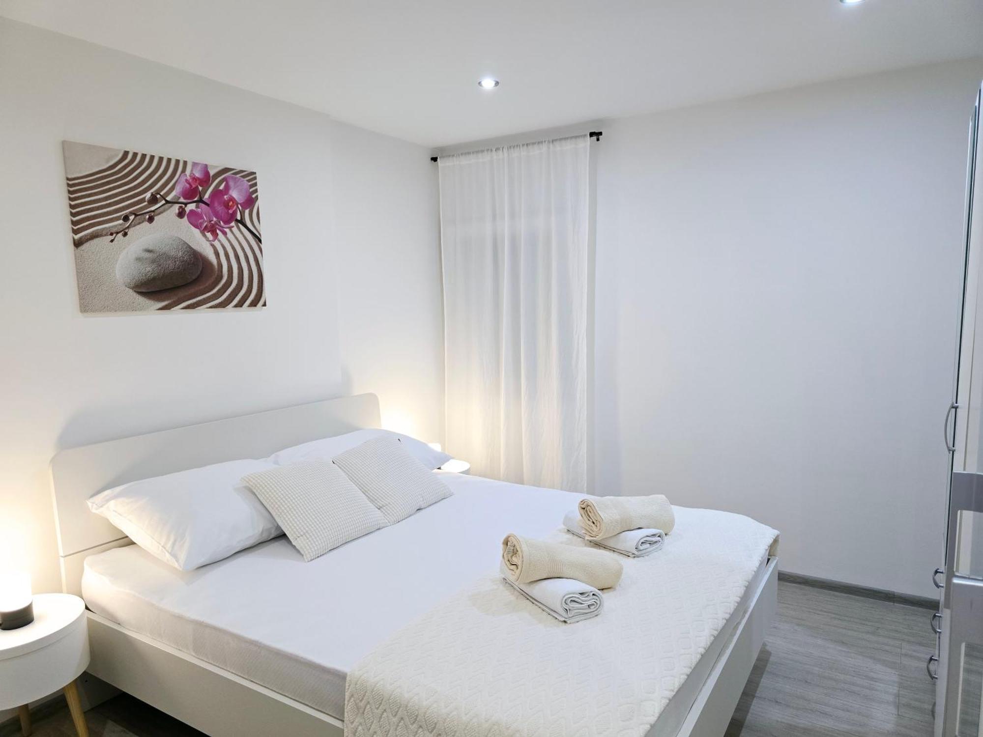 Apartment Blanca With Jacuzzi,Terase And Private Parking Kastela Ngoại thất bức ảnh
