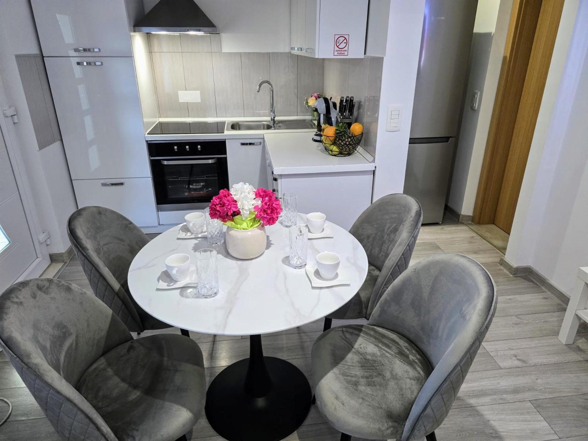Apartment Blanca With Jacuzzi,Terase And Private Parking Kastela Ngoại thất bức ảnh